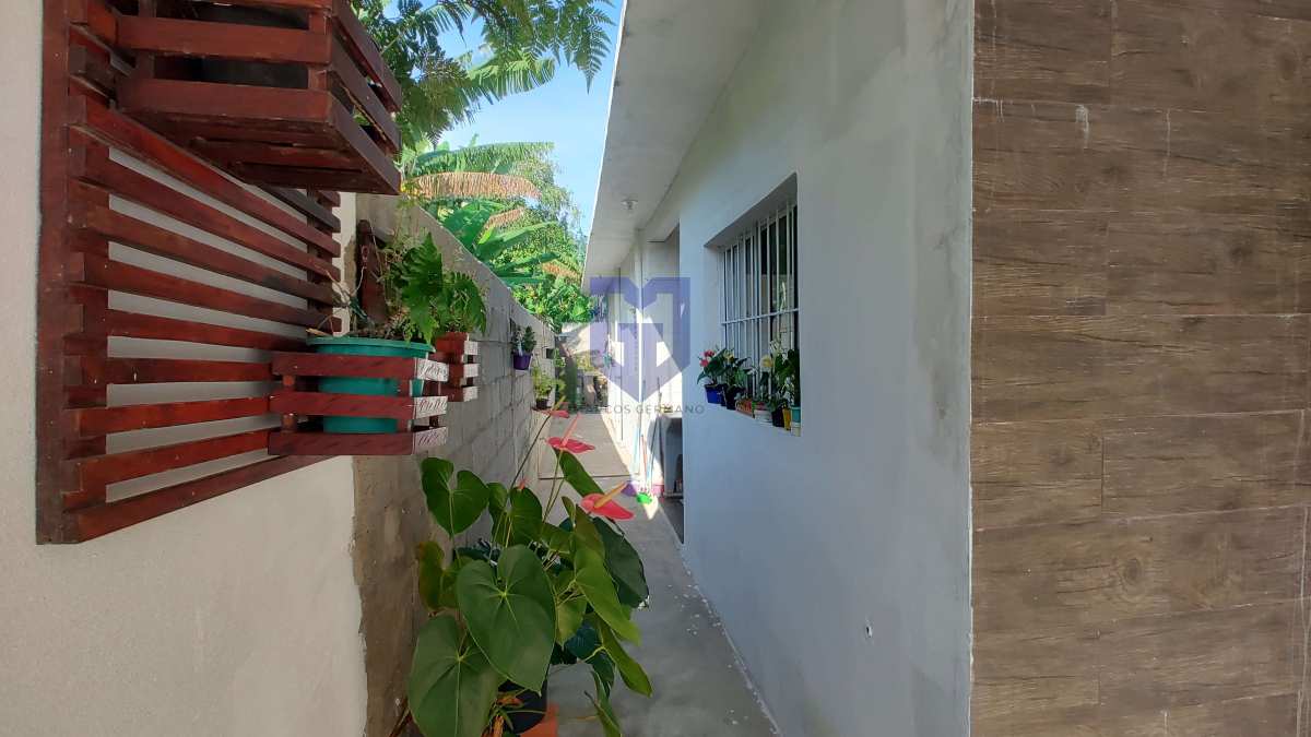  - Casa à venda em Peruíbe, Balneário Stella Maris, com 2 quartos, 85m²