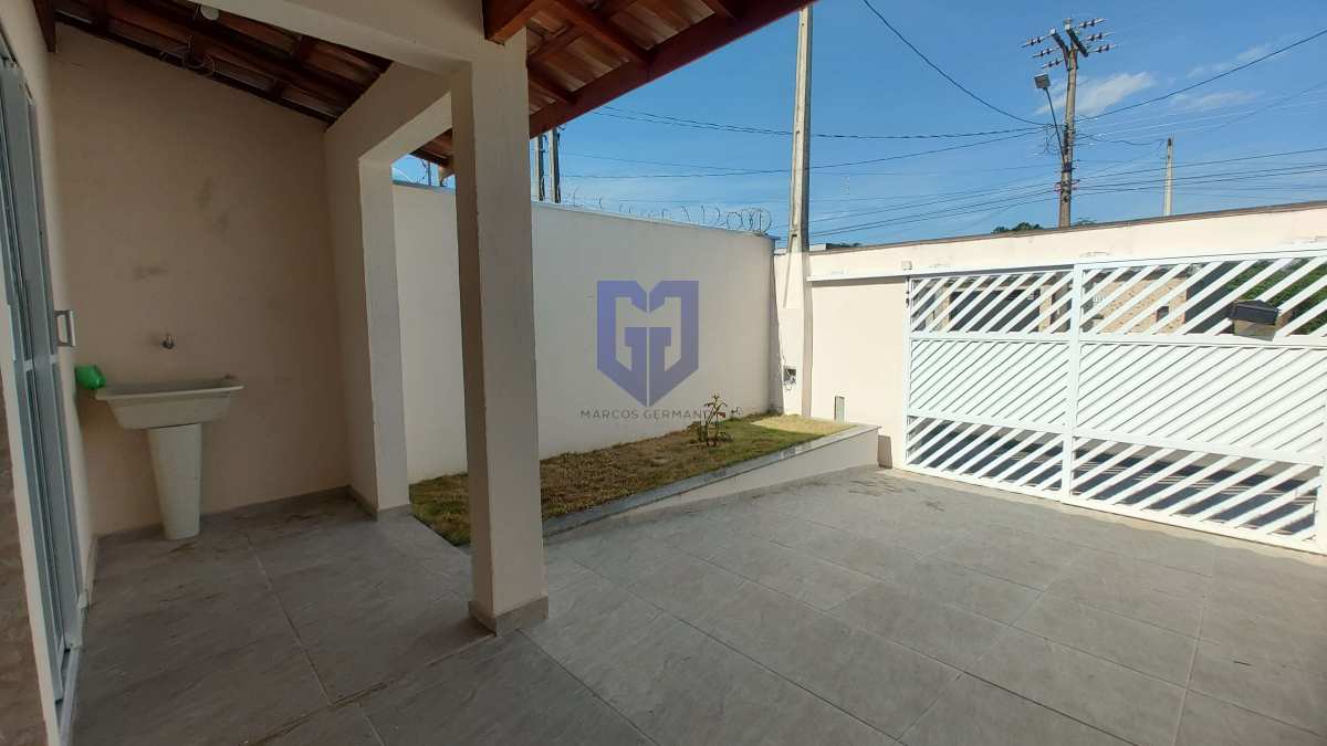  - Casa à venda em Peruíbe, Estância São José, com 2 quartos, 70m²