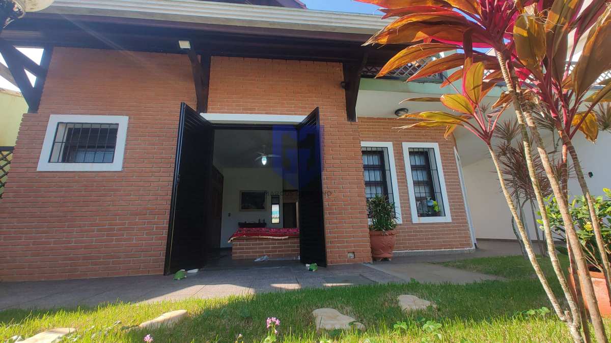 Casa à venda em Peruíbe | Estância Balneária Convento Velho | 3 quartos sendo 1 suíte | 166m² A.C | 50 metros da praia - Marcos Germano - Corretor de imóveis