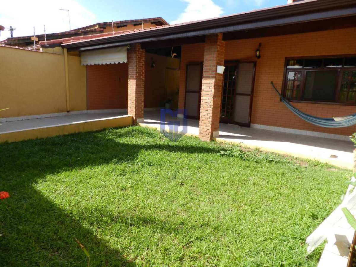 Casa à venda em Peruíbe, Jardim Márcia, com 3 quartos, 243,68m² - Marcos Germano - Corretor de imóveis