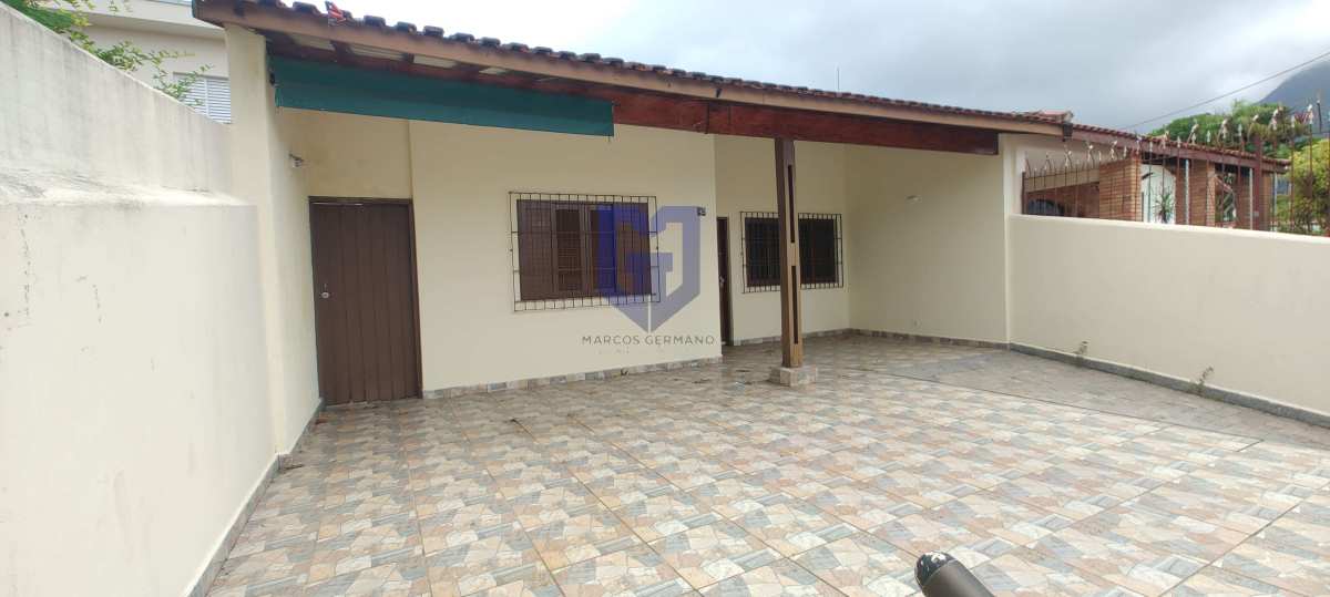  - Casa com 2 quartos 177m² à venda em Peruíbe no centro da cidade